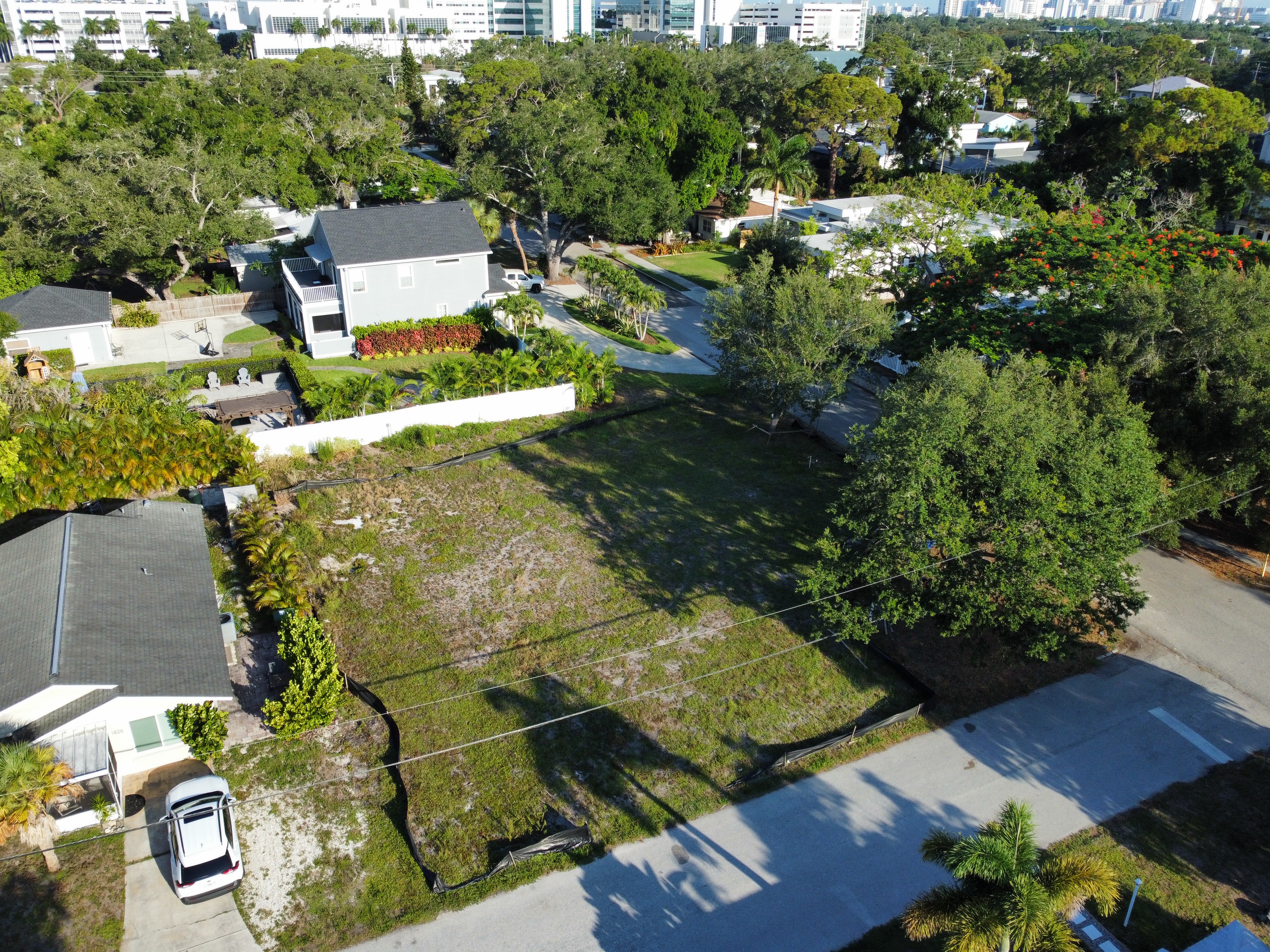 Vacant residential lot in Sarasota